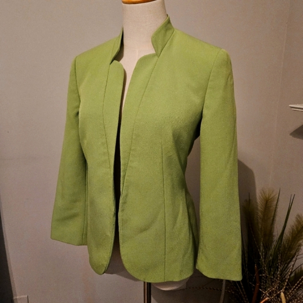Beautiful Mid sleeve, Green Blazer 💚